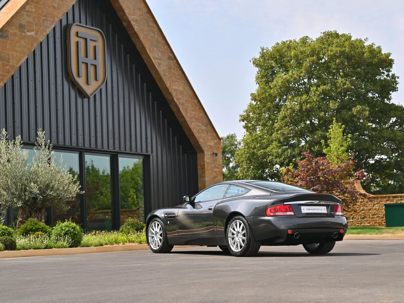 2004 Aston Martin Vanquish S offered by a specialist dealer in Hook Norton, United Kingdom, photo 6 of 15