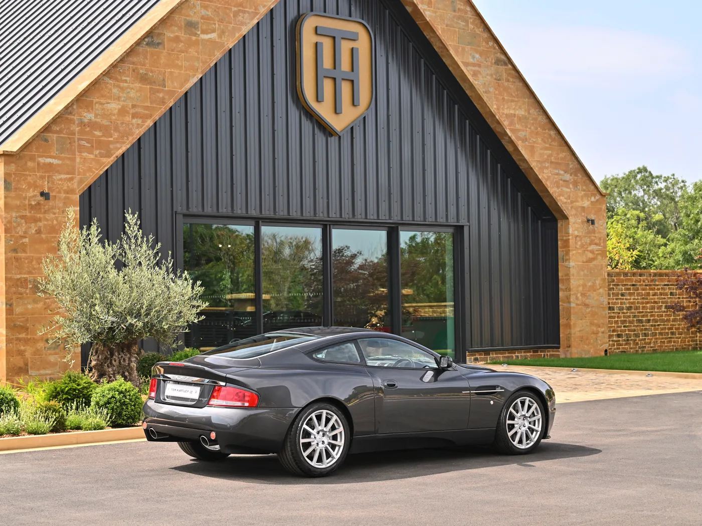 2004 Aston Martin Vanquish S offered by a specialist dealer in Hook Norton, United Kingdom, photo 7 of 15