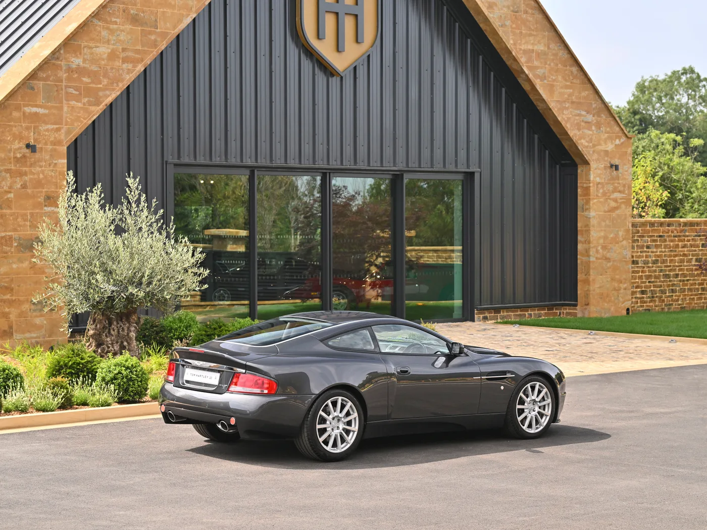 2004 Aston Martin Vanquish S offered by a specialist dealer in Hook Norton, United Kingdom, photo 8 of 15