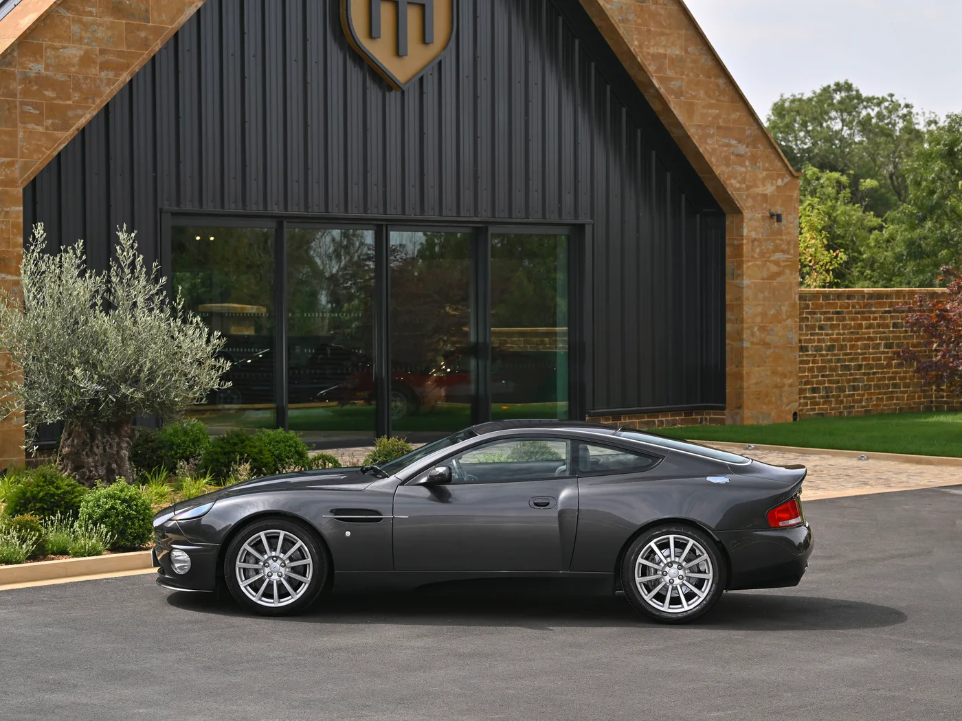 2004 Aston Martin Vanquish S offered by a specialist dealer in Hook Norton, United Kingdom, photo 11 of 15
