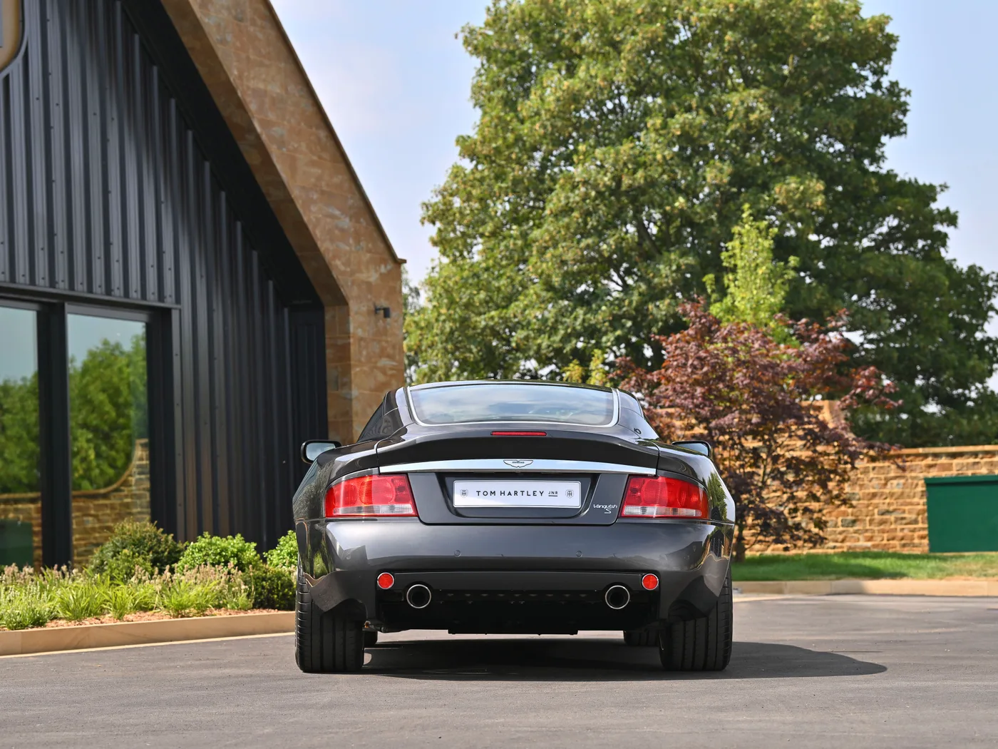 2004 Aston Martin Vanquish S offered by a specialist dealer in Hook Norton, United Kingdom, photo 15 of 15