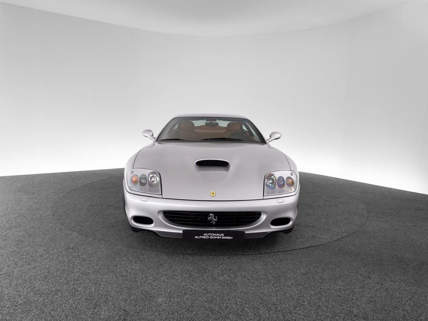 2004 Ferrari 575M Maranello proposée par un concessionnaire spécialisé à Singen, Allemagne, photo 2 sur 15