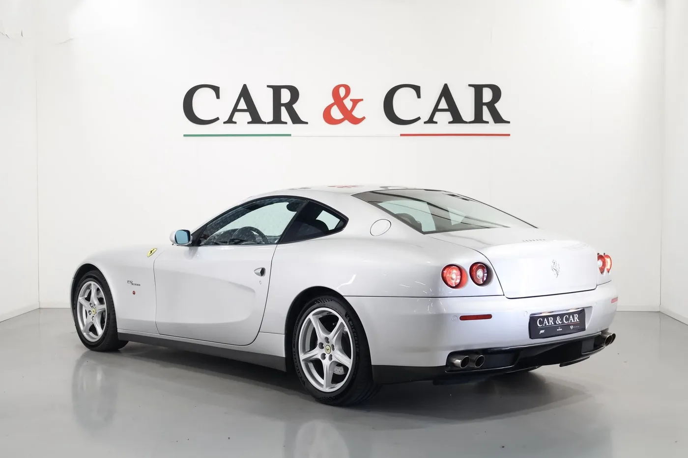 2004 Ferrari 612 Scaglietti F1 angeboten von einem Supersportwagenhändler in Zibido San Giacomo, Italien, Foto 2 von 25