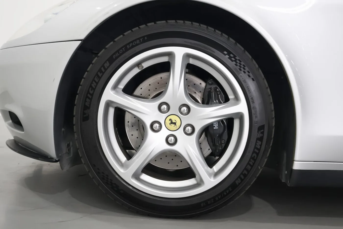 2004 Ferrari 612 Scaglietti F1 angeboten von einem Supersportwagenhändler in Zibido San Giacomo, Italien, Foto 7 von 25