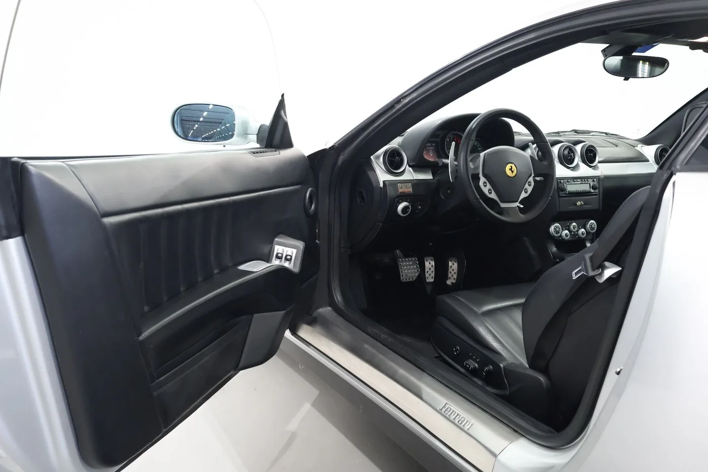 2004 Ferrari 612 Scaglietti F1 angeboten von einem Supersportwagenhändler in Zibido San Giacomo, Italien, Foto 8 von 25