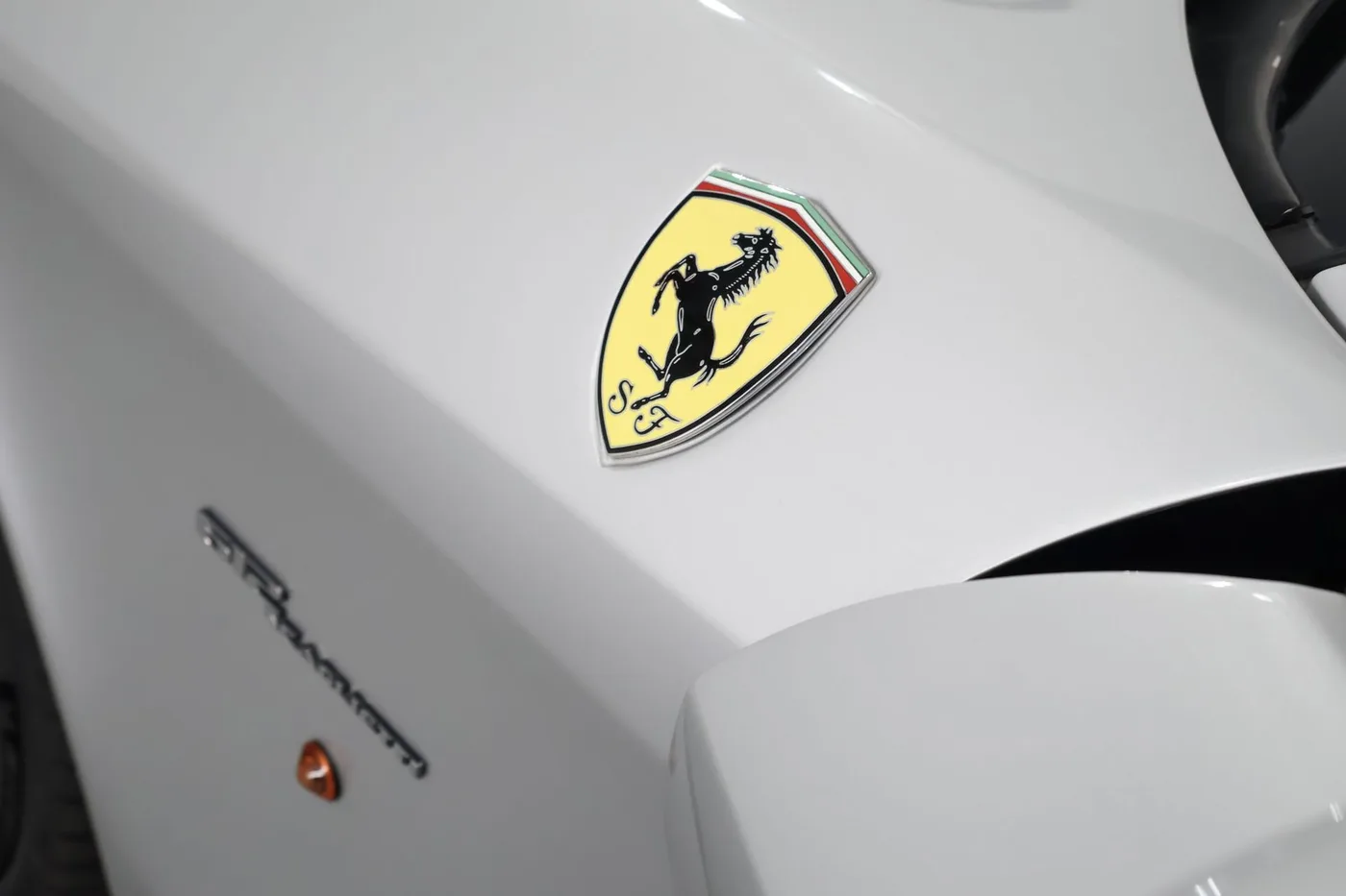 2004 Ferrari 612 Scaglietti F1 angeboten von einem Supersportwagenhändler in Zibido San Giacomo, Italien, Foto 13 von 25