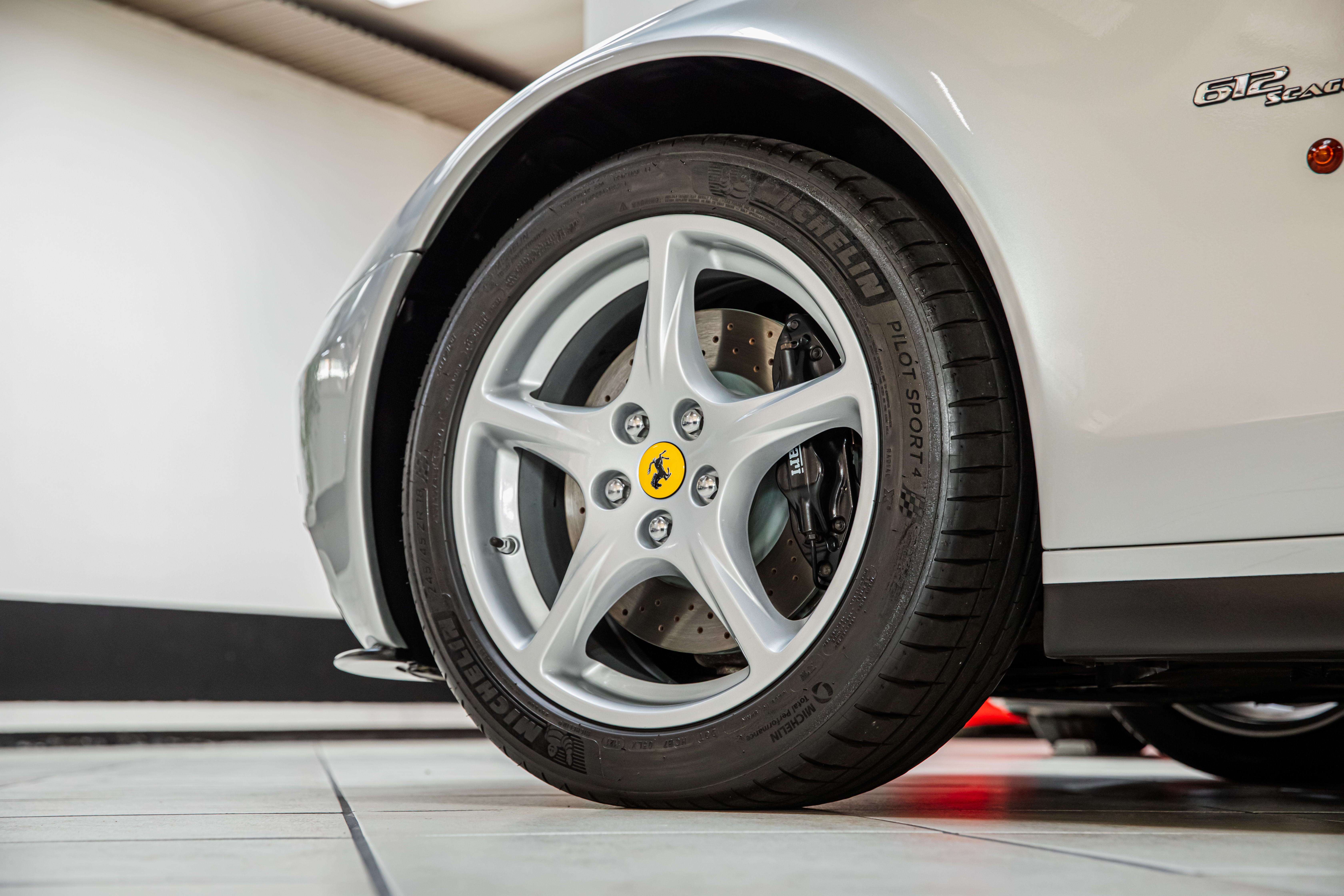 2004 Ferrari 612 Scaglietti manual angeboten von einem Fachhändler in Milan, Italien, Foto 14 von 18