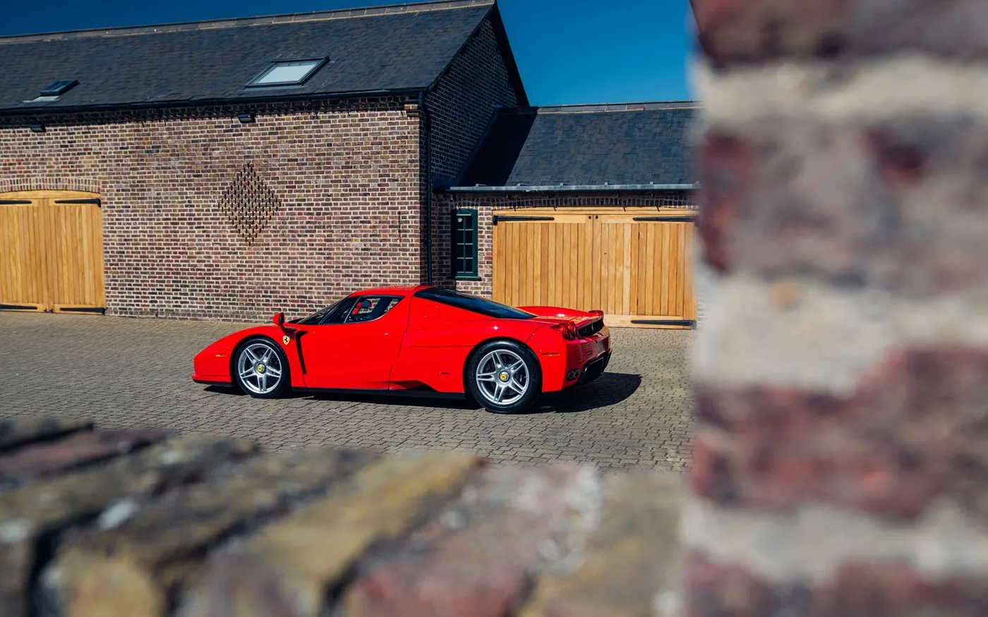2004 Ferrari Enzo angeboten von einem Fachhändler in Chorleywood, Vereinigtes Königreich, Foto 10 von 15