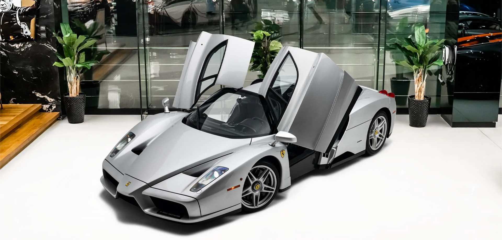 2004 Ferrari Enzo angeboten von einem Fachhändler in Dubai, Vereinigte Arabische Emirate, Hauptfoto