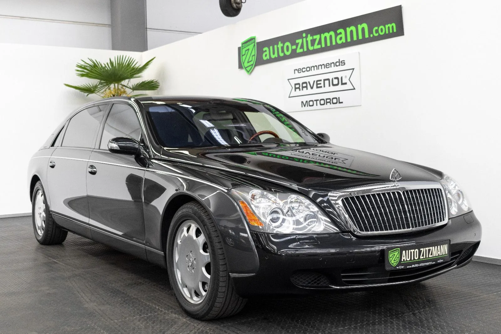 2004 Maybach 62 proposée par un concessionnaire spécialisé à Nuremberg, Allemagne, photo principale