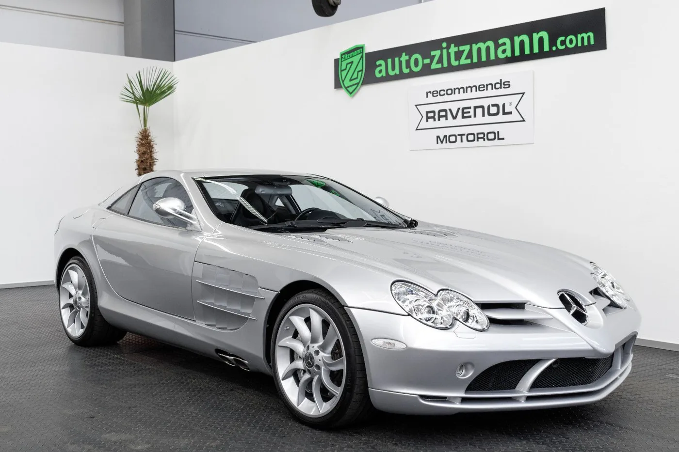 2004 Mercedes-Benz SLR McLaren offered by a specialist dealer in Nuremberg, Germany, photo 5 of 15