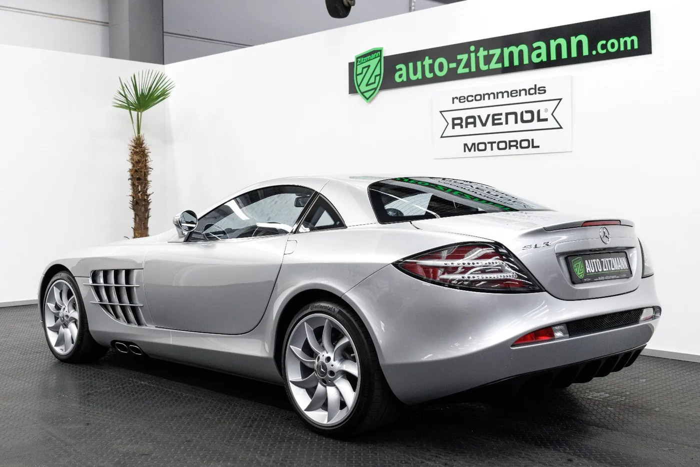 2004 Mercedes-Benz SLR McLaren offered by a specialist dealer in Nuremberg, Germany, photo 6 of 15