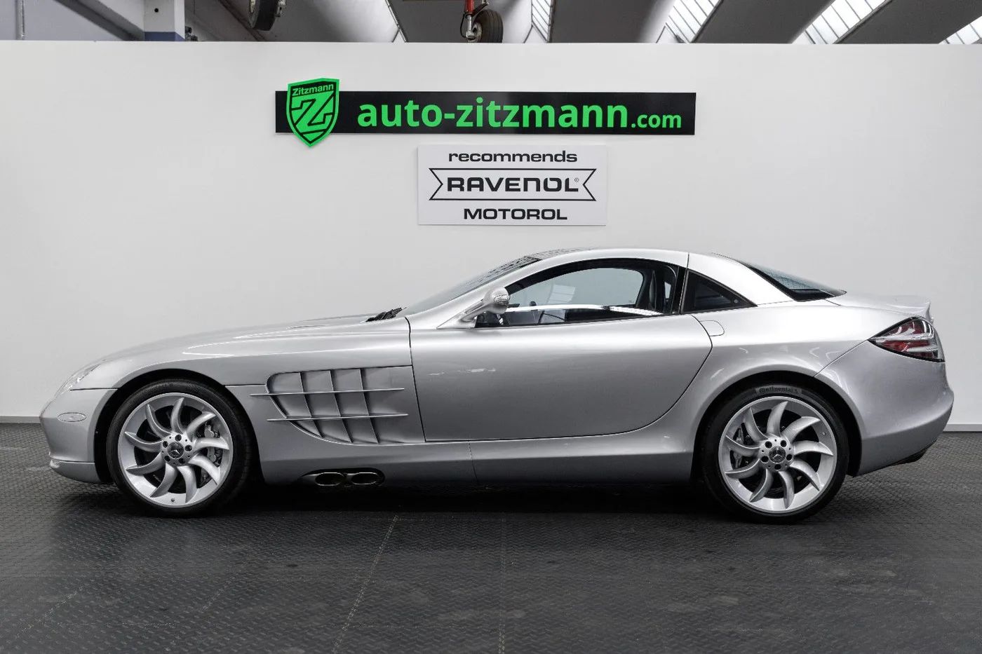 2004 Mercedes-Benz SLR McLaren offered by a specialist dealer in Nuremberg, Germany, photo 7 of 15