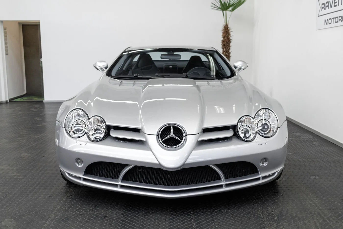 2004 Mercedes-Benz SLR McLaren offered by a specialist dealer in Nuremberg, Germany, photo 8 of 15