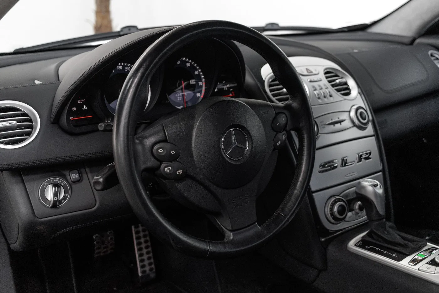 2004 Mercedes-Benz SLR McLaren offered by a specialist dealer in Nuremberg, Germany, photo 14 of 15