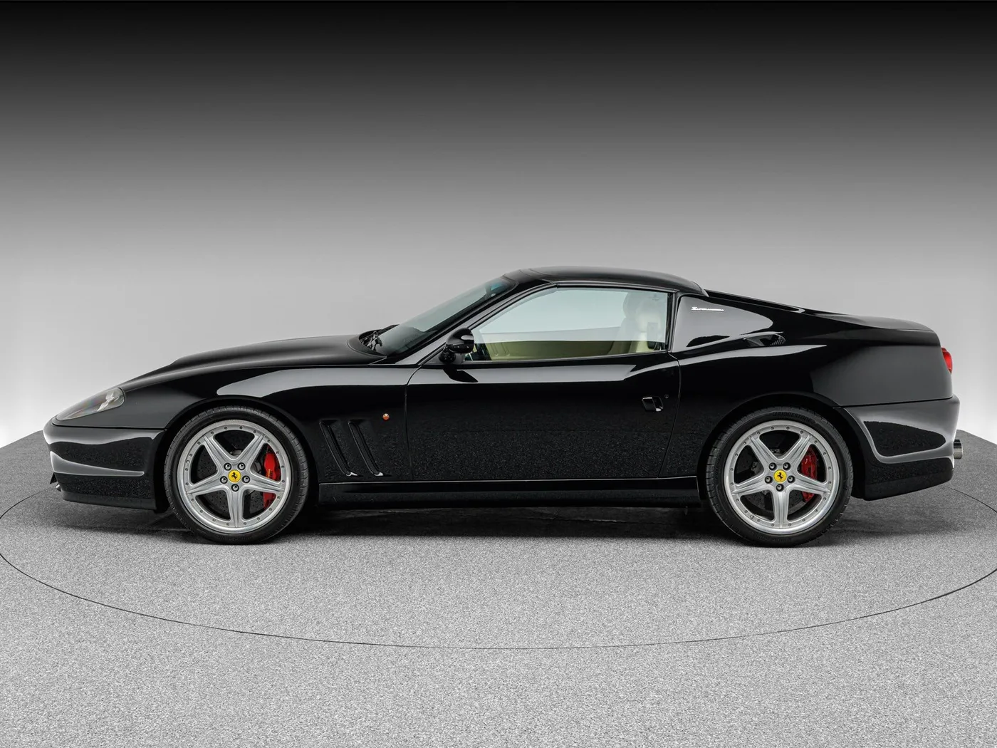 2005 Ferrari 575 Superamerica angeboten von einem Fachhändler in Böblingen, Deutschland, Foto 2 von 15