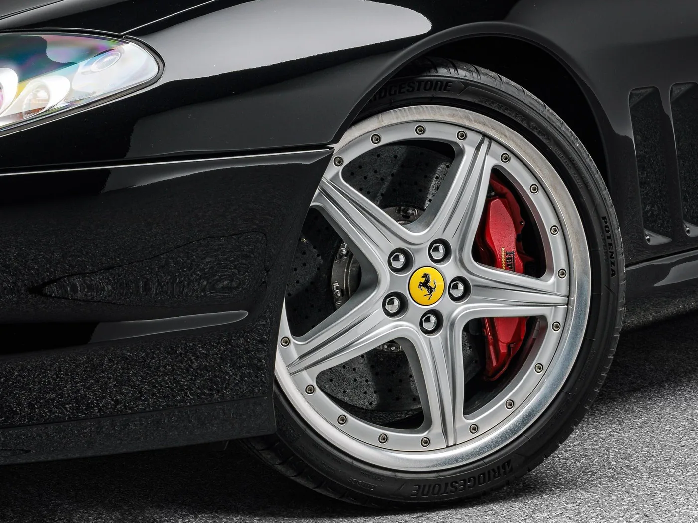 2005 Ferrari 575 Superamerica angeboten von einem Fachhändler in Böblingen, Deutschland, Foto 9 von 15