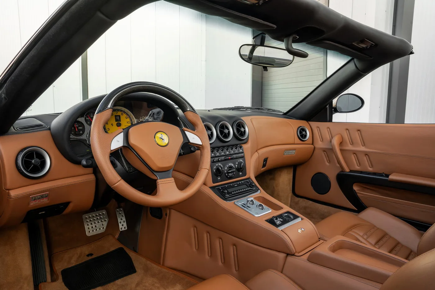 2005 Ferrari 575 Superamerica HGTC angeboten von einem Supersportwagenhändler in Woerden, Niederlande, Foto 3 von 25