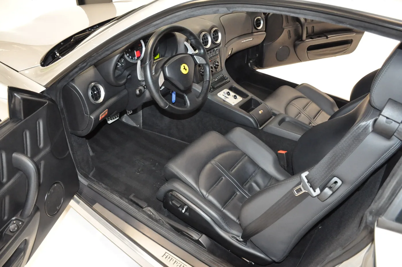 2005 Ferrari 575M Maranello HGTC angeboten von einem Oldtimerhändler in Alkmaar, Niederlande, Foto 2 von 15