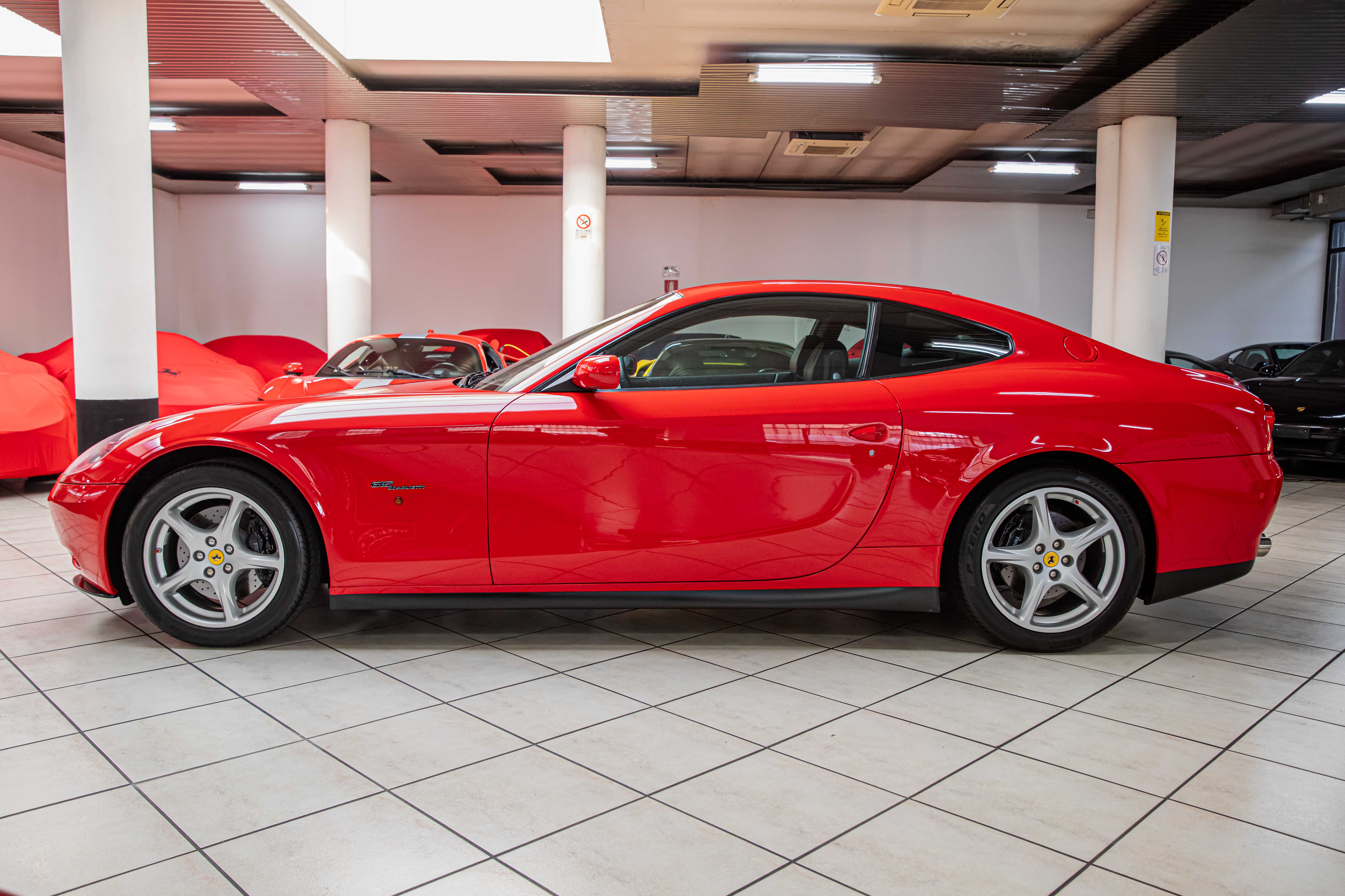 2005 Ferrari 612 Scaglietti manual proposée par un concessionnaire spécialisé à Milan, Italie, photo 8 sur 20