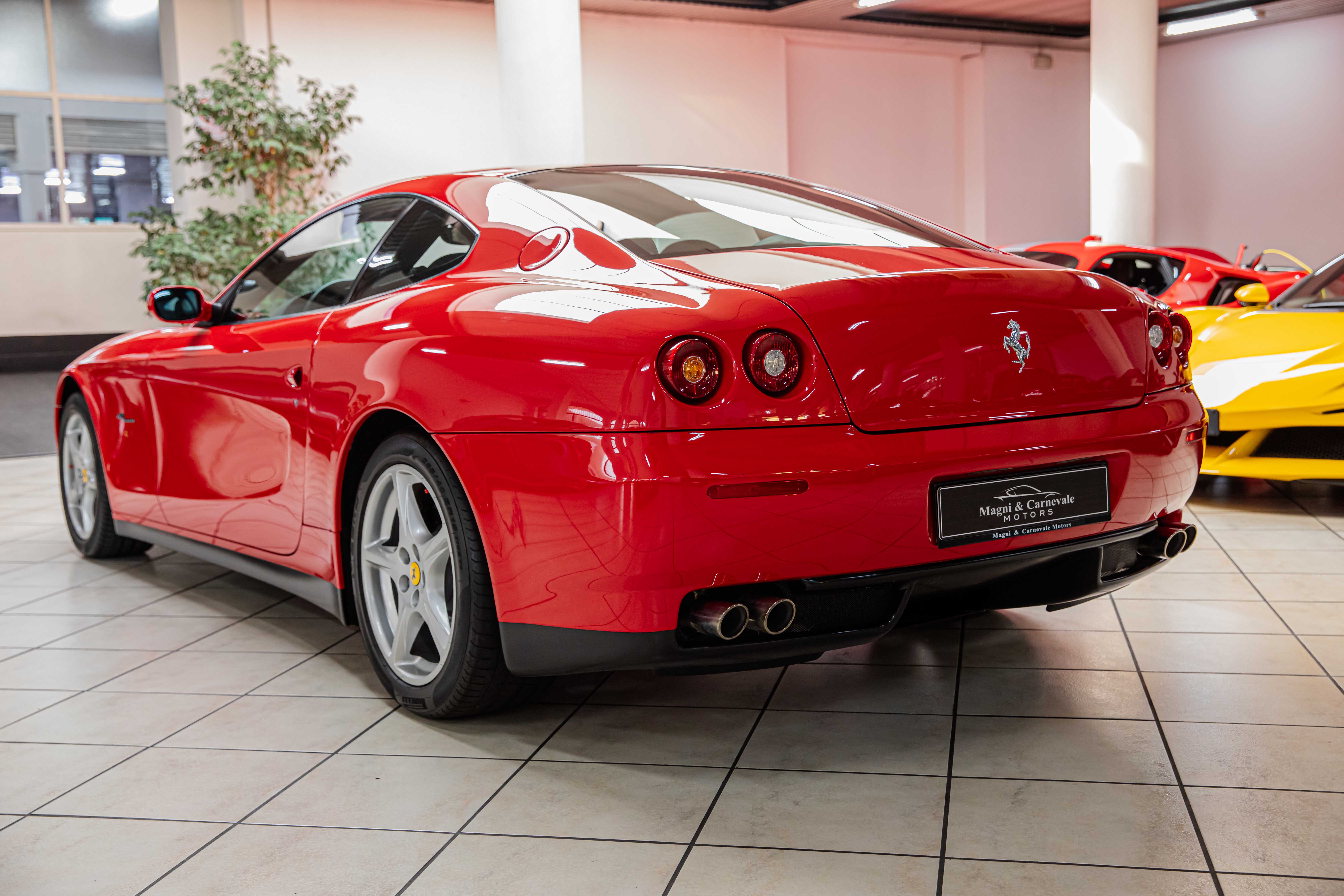 2005 Ferrari 612 Scaglietti manual proposée par un concessionnaire spécialisé à Milan, Italie, photo 9 sur 20