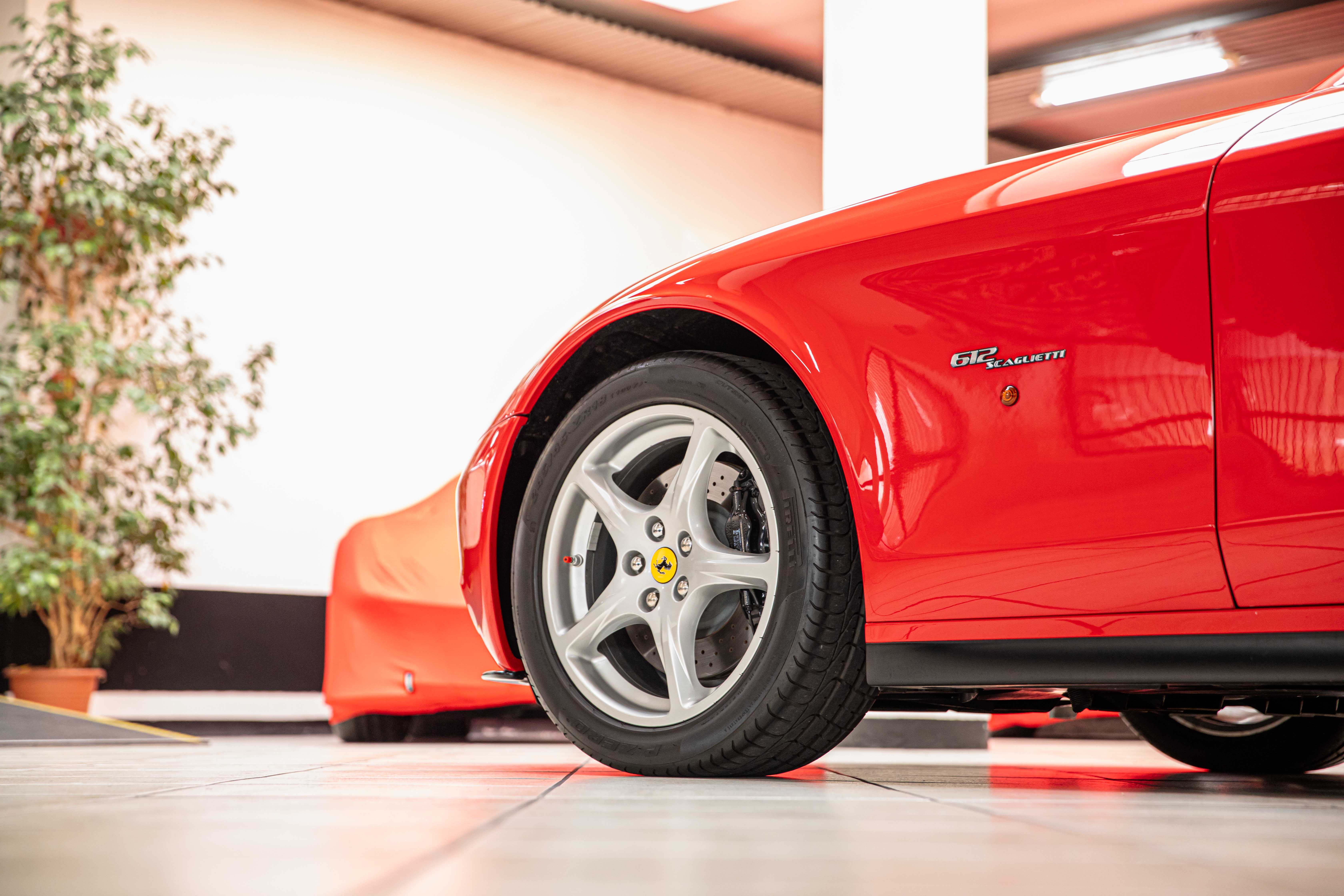 2005 Ferrari 612 Scaglietti manual proposée par un concessionnaire spécialisé à Milan, Italie, photo 13 sur 20