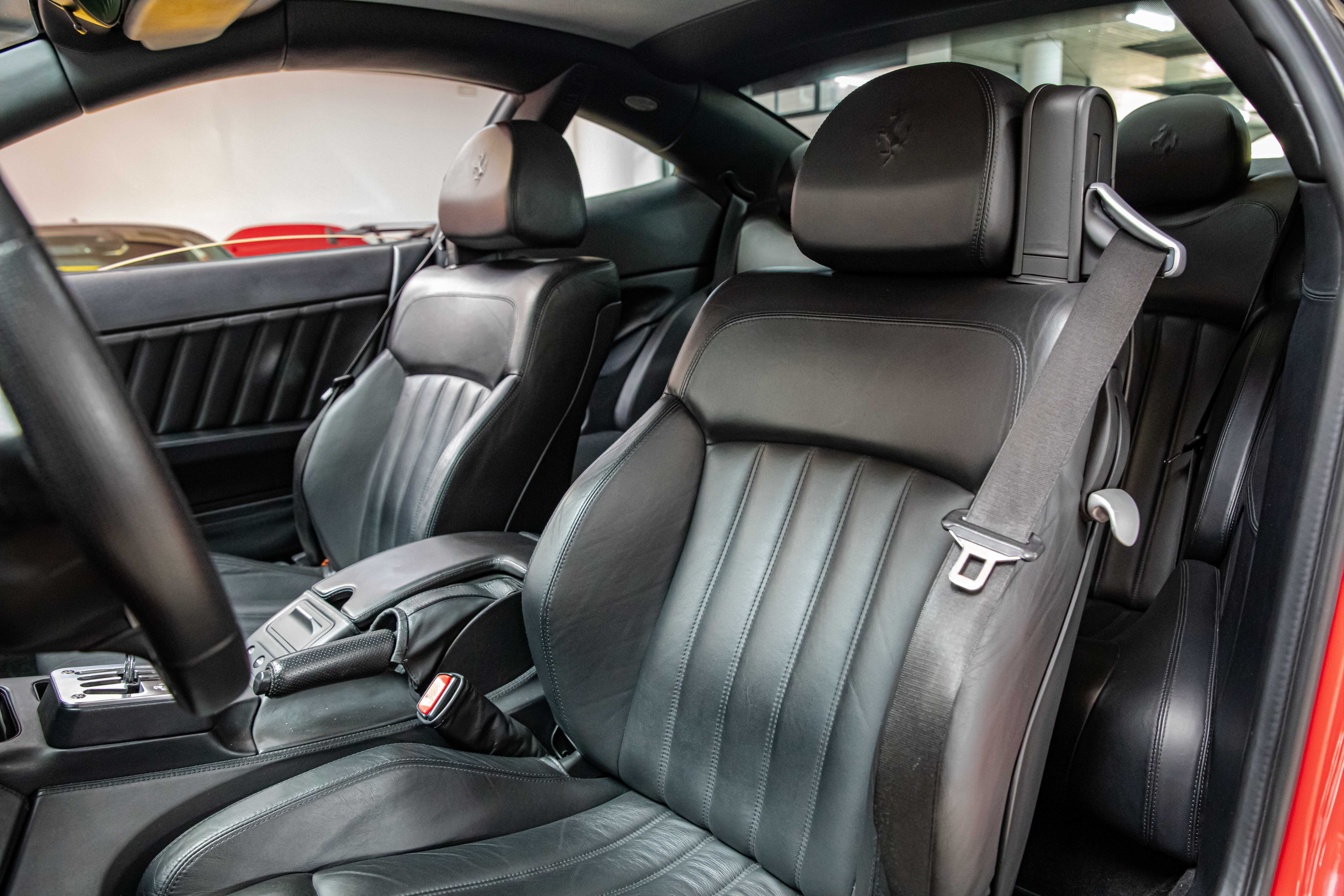 2005 Ferrari 612 Scaglietti manual proposée par un concessionnaire spécialisé à Milan, Italie, photo 19 sur 20