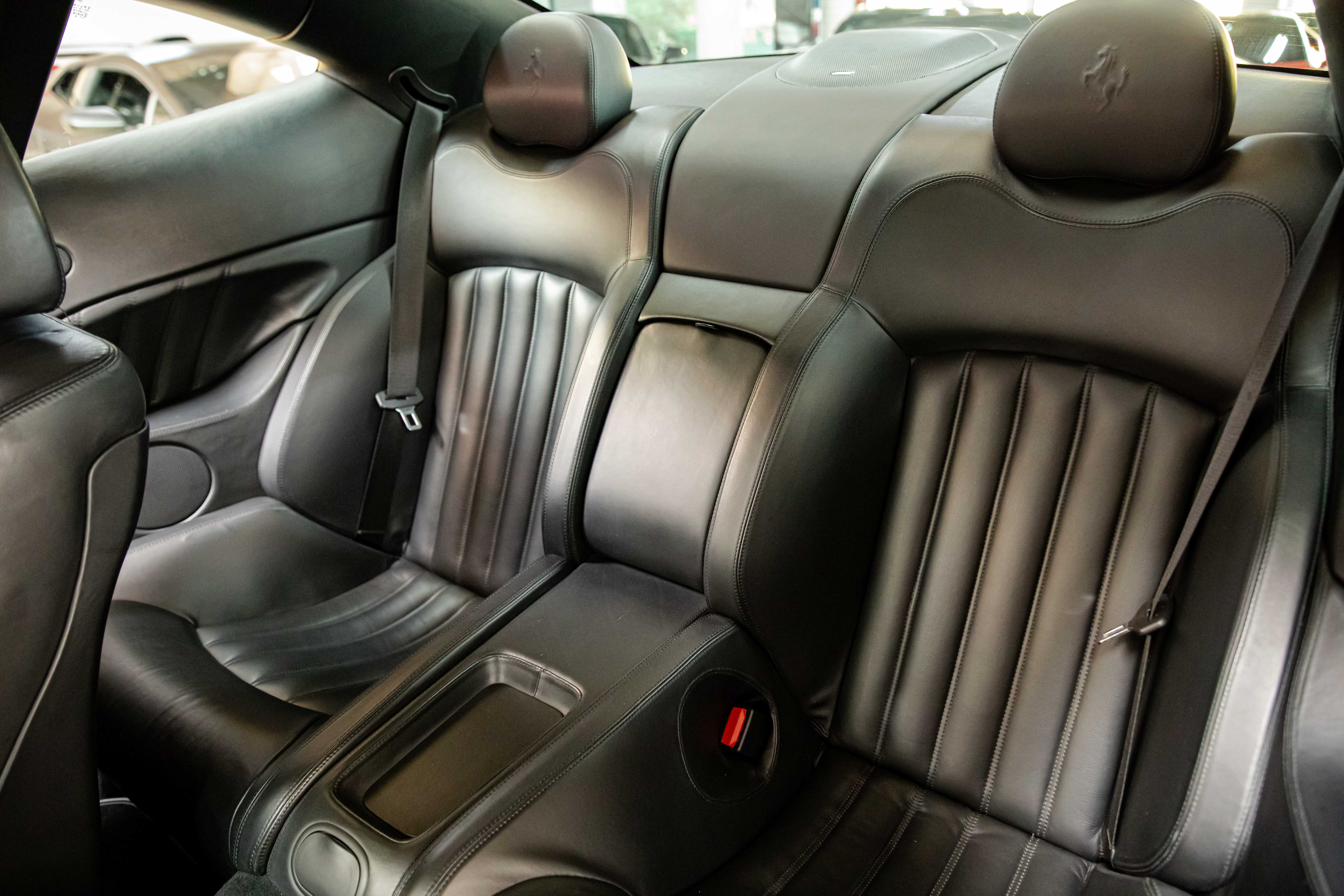 2005 Ferrari 612 Scaglietti manual proposée par un concessionnaire spécialisé à Milan, Italie, photo 20 sur 20