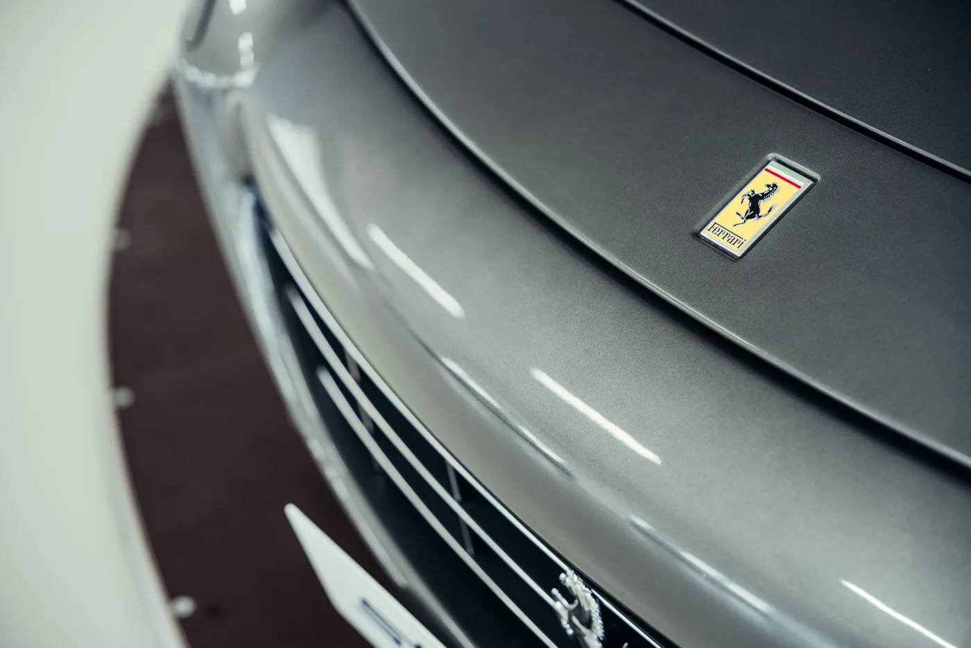 2005 Ferrari 612 Scaglietti angeboten von einem Oldtimerspezialisten in Stuttgart, Deutschland, Foto 9 von 25