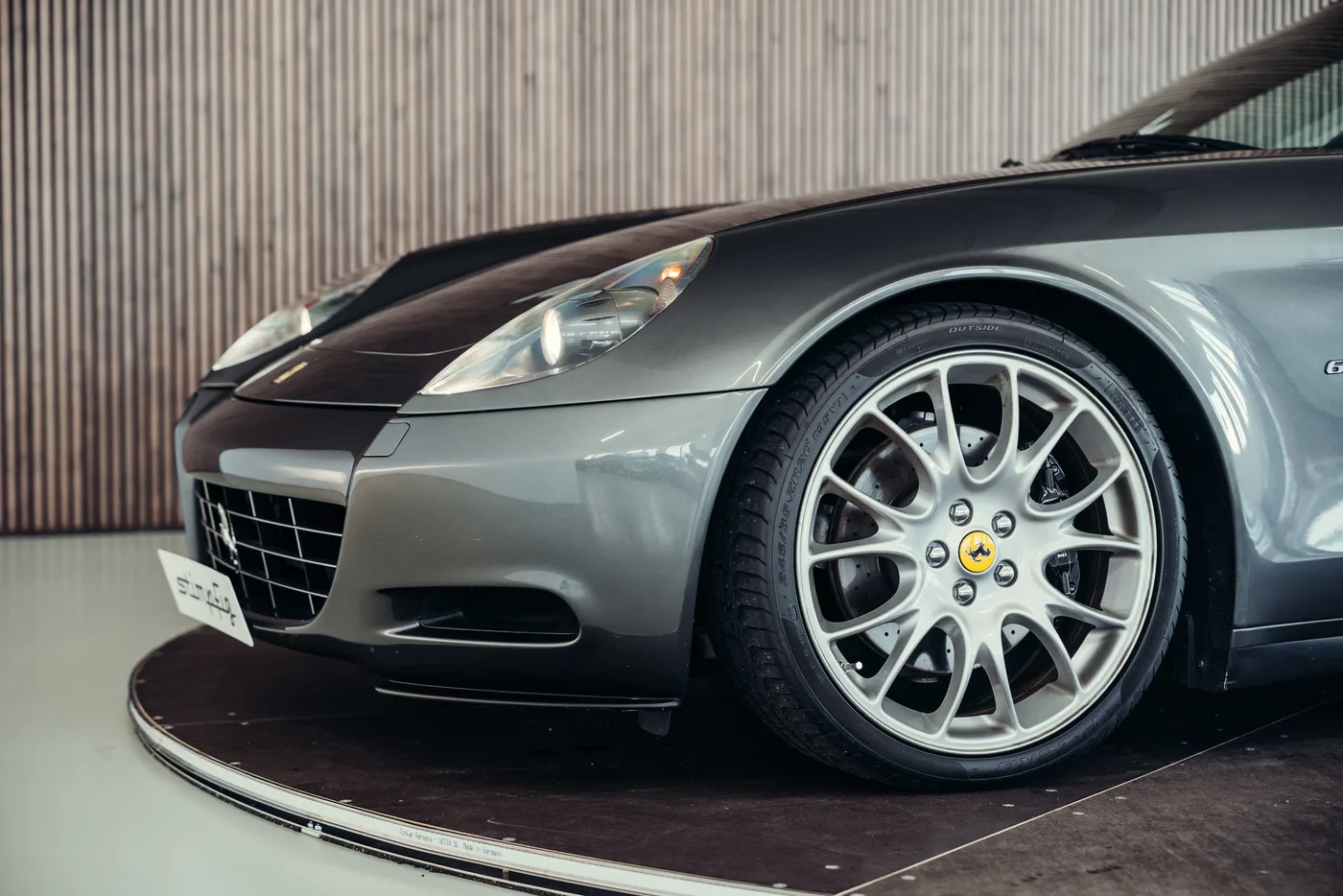 2005 Ferrari 612 Scaglietti angeboten von einem Oldtimerspezialisten in Stuttgart, Deutschland, Foto 15 von 25