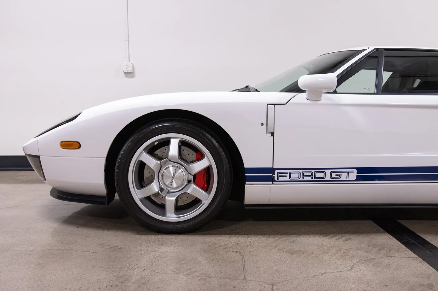 2005 Ford GT vendue par un concessionnaire spécialisé à Costa Mesa, États-Unis, photo 14 sur 15