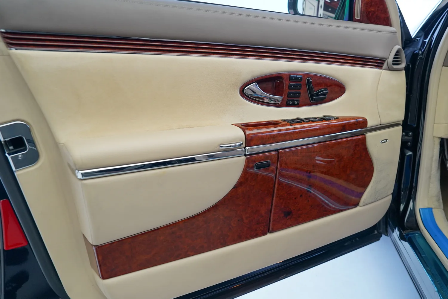2005 Maybach 62, 2/14