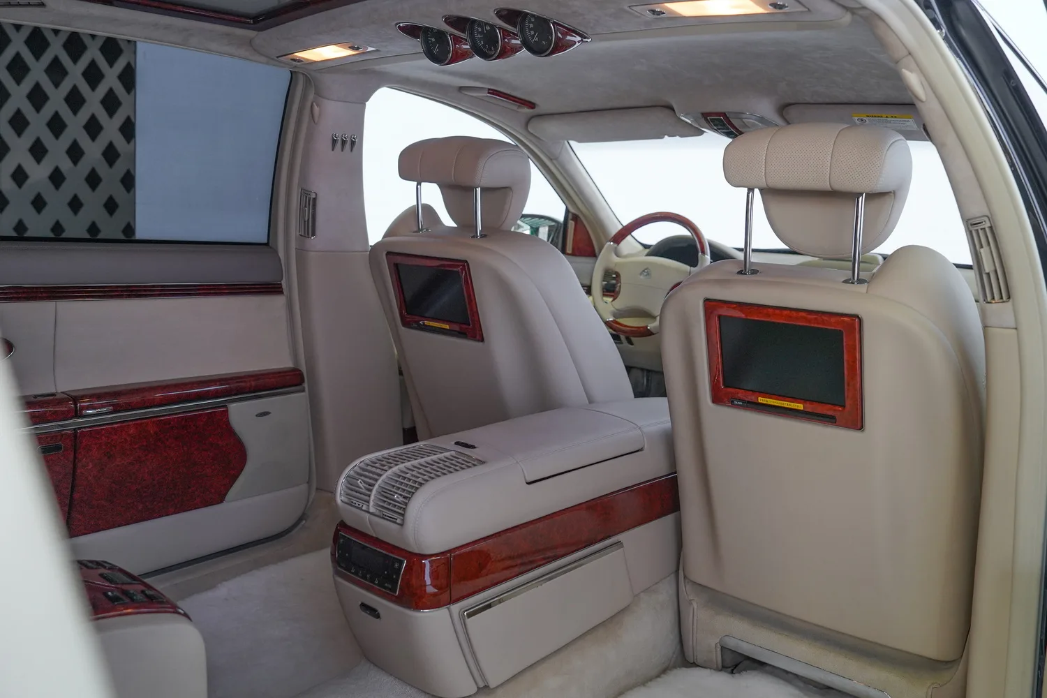 2005 Maybach 62, 8/14