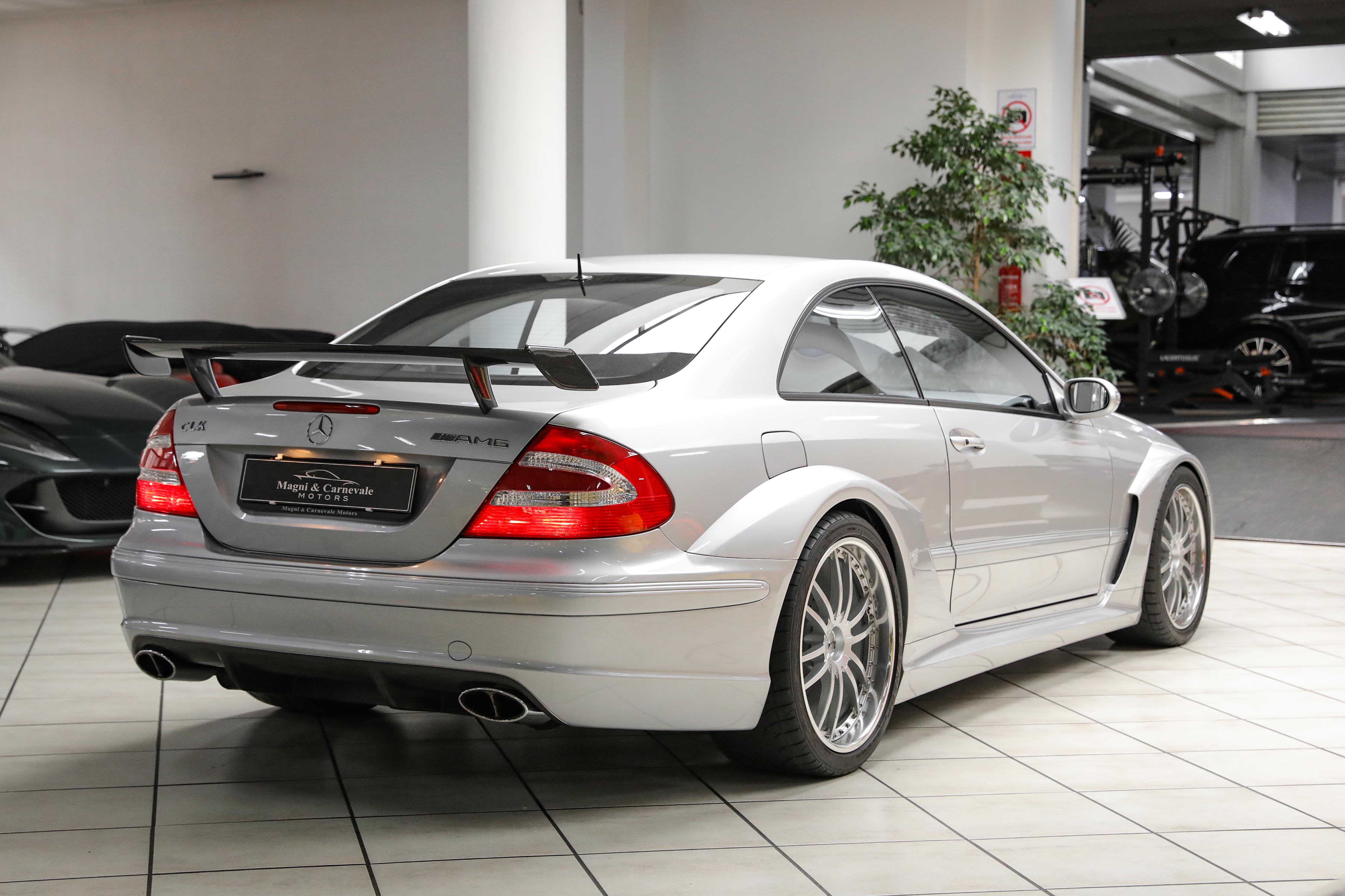 2005 Mercedes-Benz CLK DTM AMG Limited Edition proposée par un concessionnaire spécialisé à Milan, Italie, photo 9 sur 20