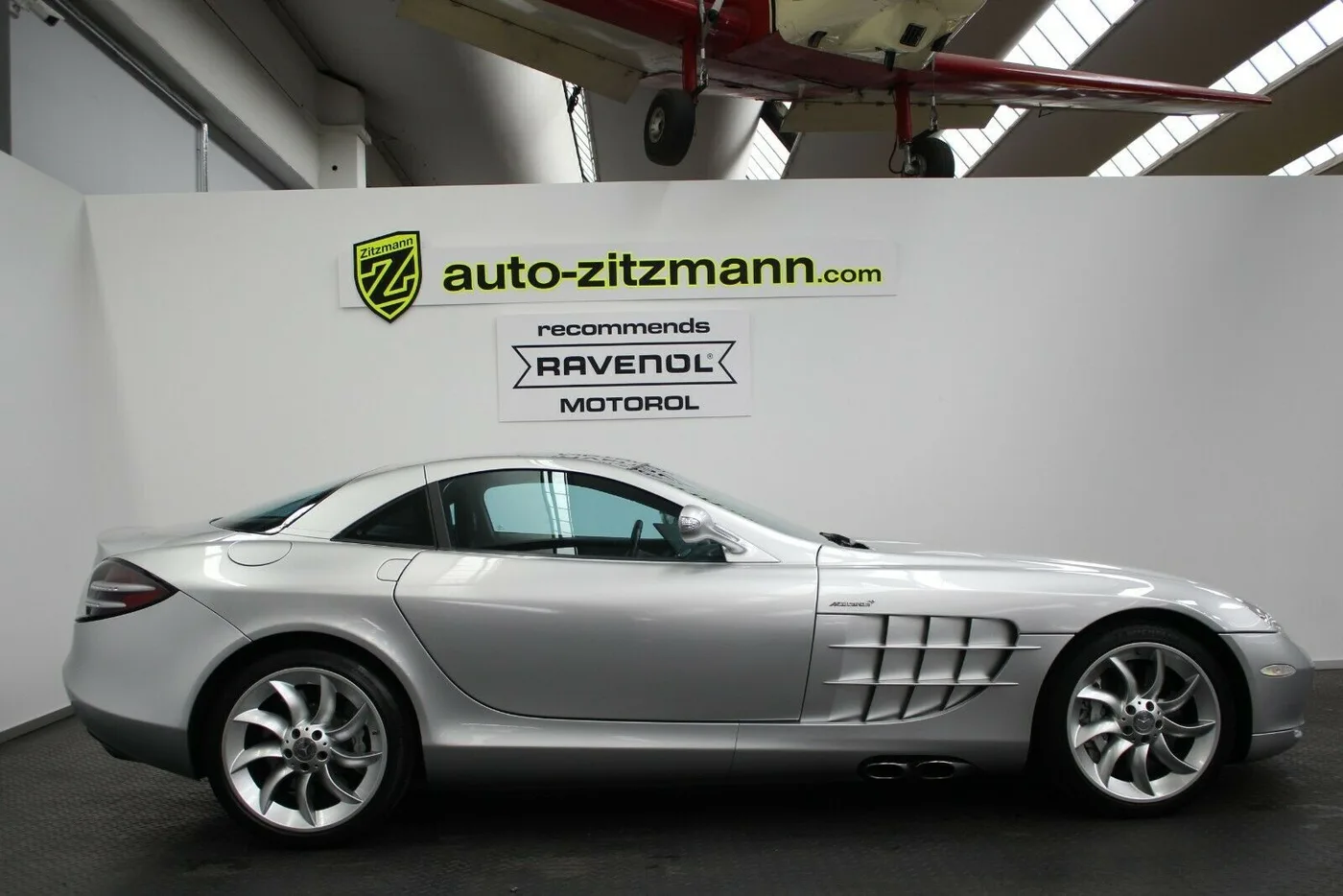 2005 Mercedes-Benz SLR McLaren offered by a specialist dealer in Nuremberg, Germany, photo 2 of 15