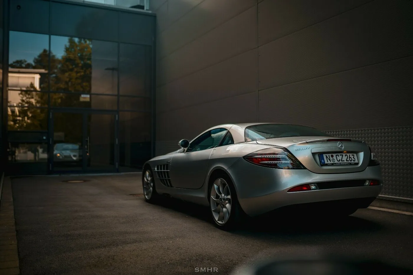 2005 Mercedes-Benz SLR McLaren offered by a specialist dealer in Nuremberg, Germany, photo 7 of 15