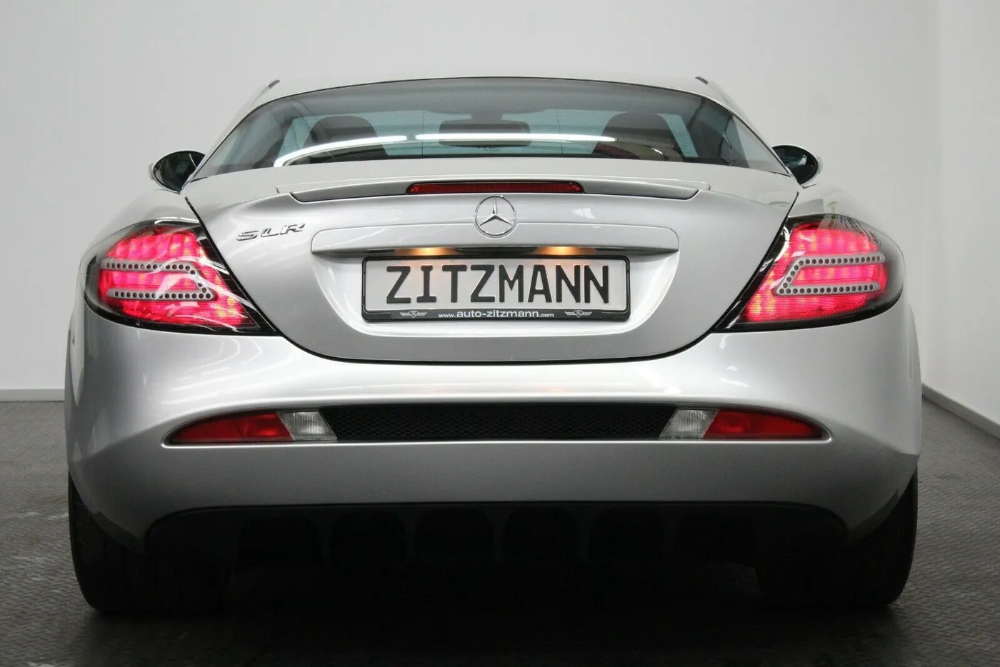 2005 Mercedes-Benz SLR McLaren offered by a specialist dealer in Nuremberg, Germany, photo 8 of 15