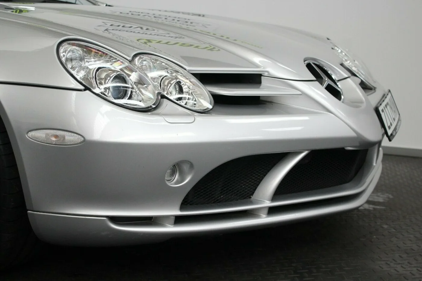2005 Mercedes-Benz SLR McLaren offered by a specialist dealer in Nuremberg, Germany, photo 11 of 15