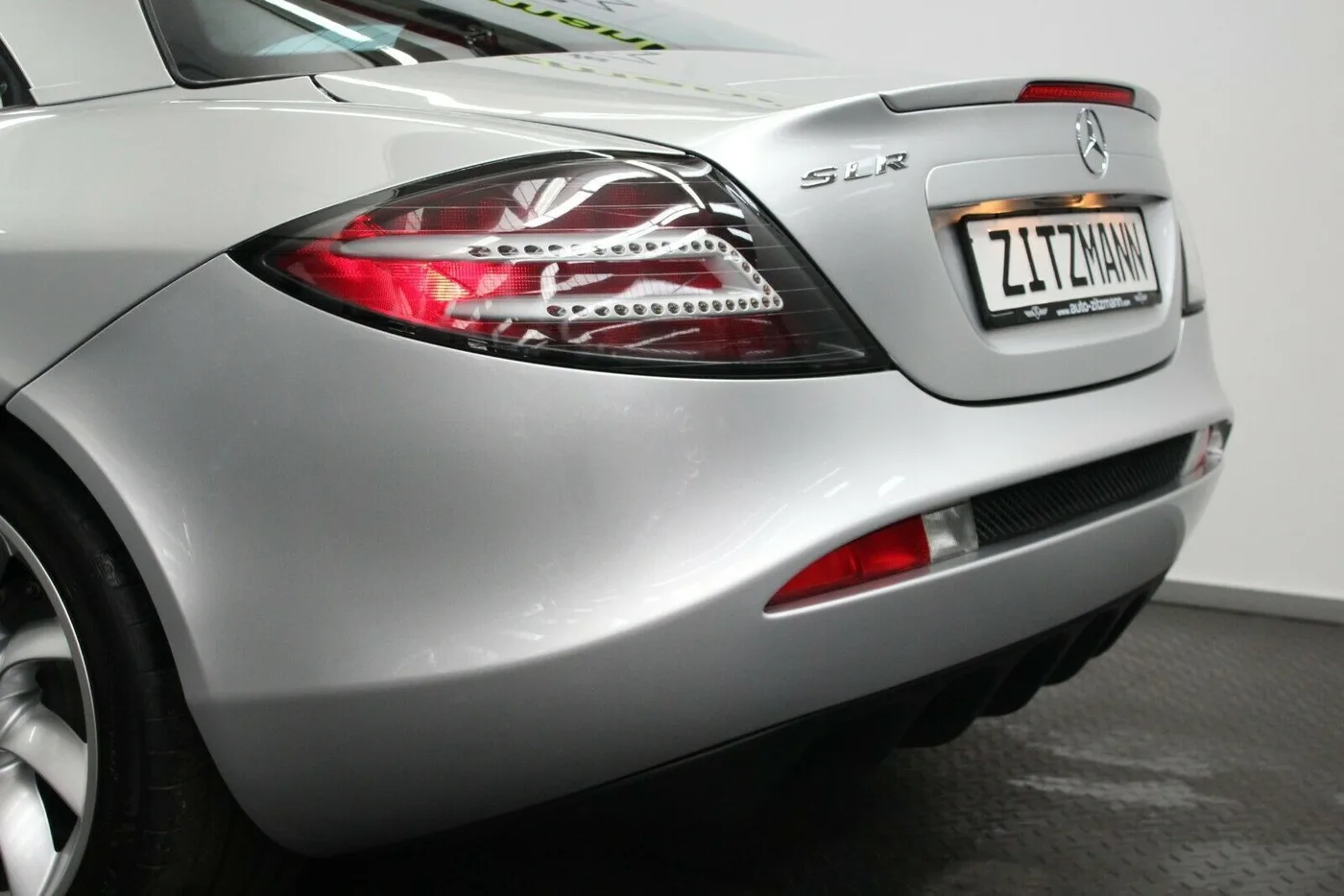 2005 Mercedes-Benz SLR McLaren offered by a specialist dealer in Nuremberg, Germany, photo 12 of 15