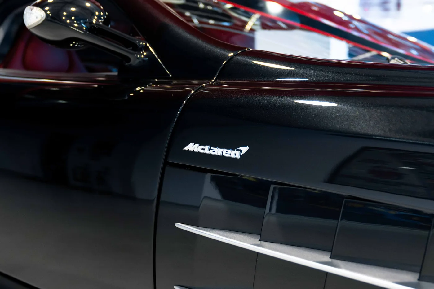 2005 Mercedes-Benz SLR McLaren offered by a collector car specialist in London, United Kingdom, photo 6 of 25