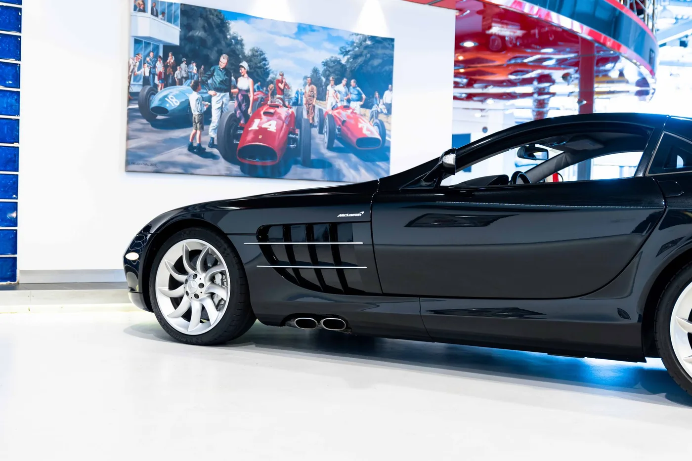 2005 Mercedes-Benz SLR McLaren offered by a collector car specialist in London, United Kingdom, photo 14 of 25