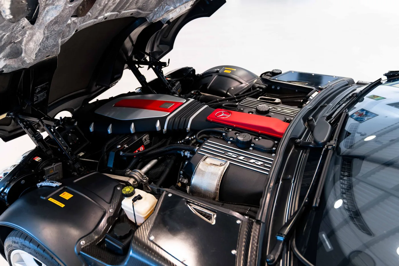 2005 Mercedes-Benz SLR McLaren offered by a collector car specialist in London, United Kingdom, photo 25 of 25
