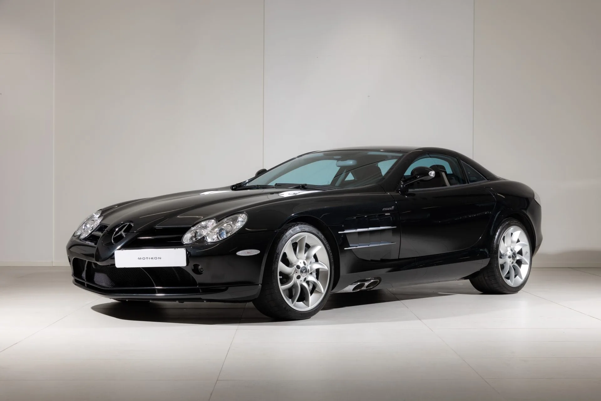 2005 Mercedes-Benz SLR McLaren angeboten von einem Fachhändler in Uppsala, Schweden, Hauptfoto