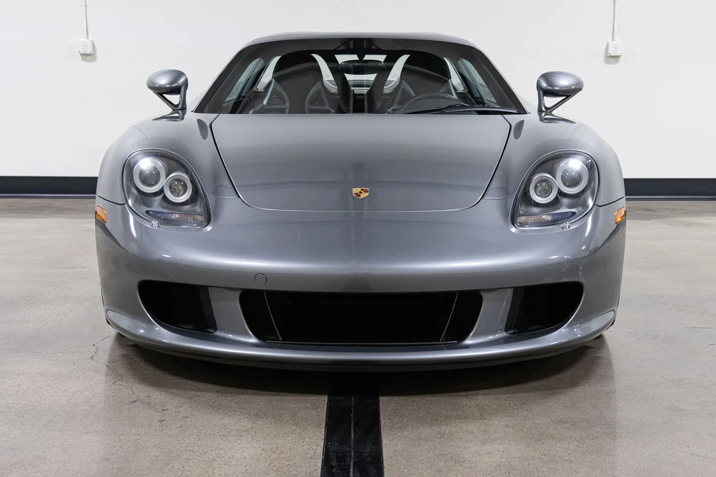 2005 Porsche Carrera GT vendue par un concessionnaire spécialisé à Costa Mesa, États-Unis, photo 3 sur 15