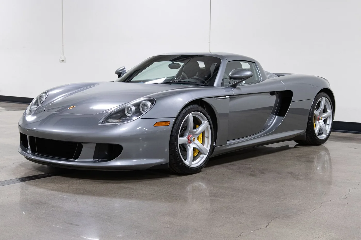 2005 Porsche Carrera GT vendue par un concessionnaire spécialisé à Costa Mesa, États-Unis, photo 4 sur 15