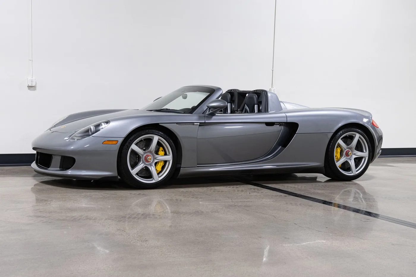 2005 Porsche Carrera GT vendue par un concessionnaire spécialisé à Costa Mesa, États-Unis, photo 5 sur 15