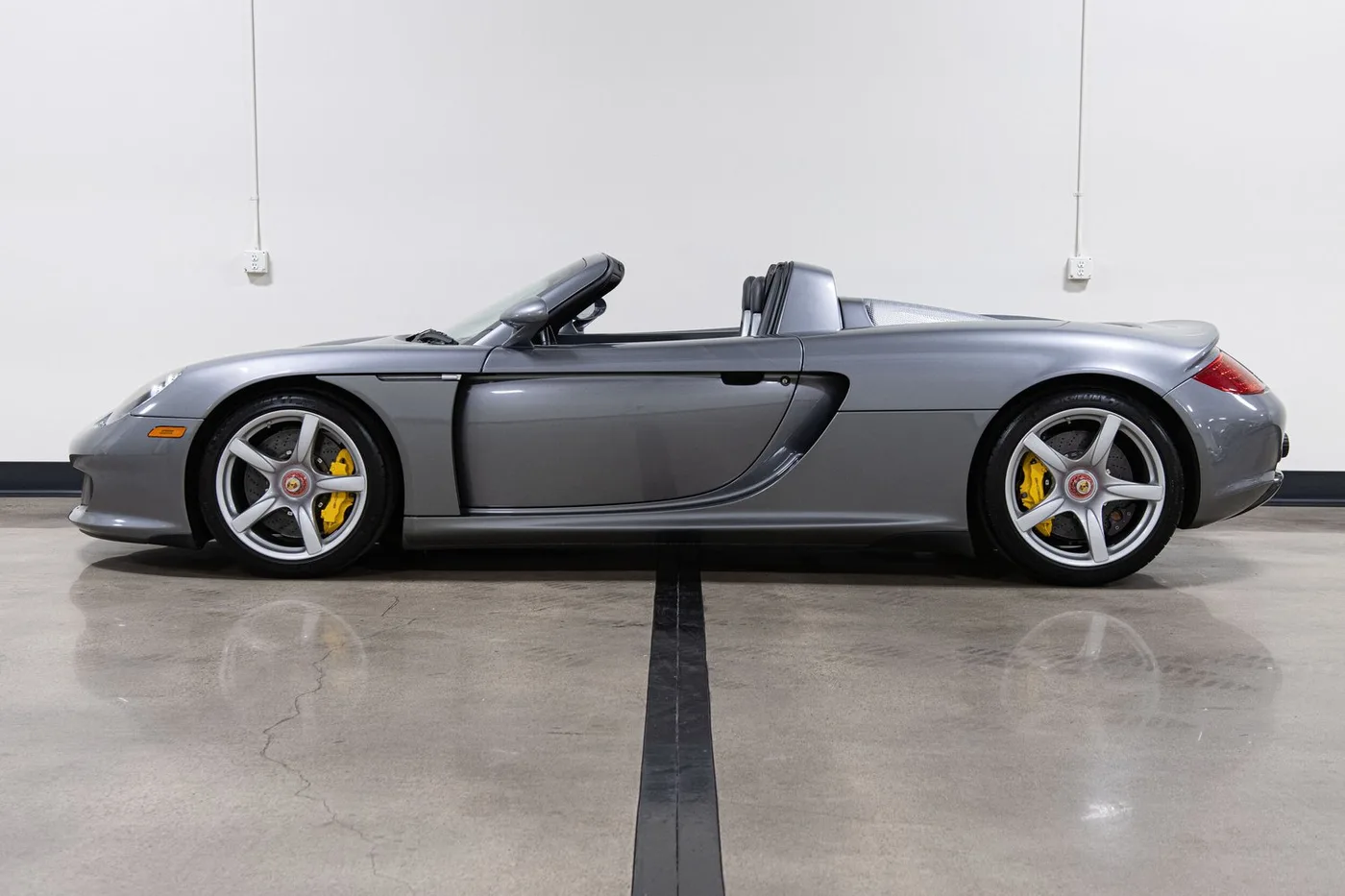 2005 Porsche Carrera GT vendue par un concessionnaire spécialisé à Costa Mesa, États-Unis, photo 6 sur 15