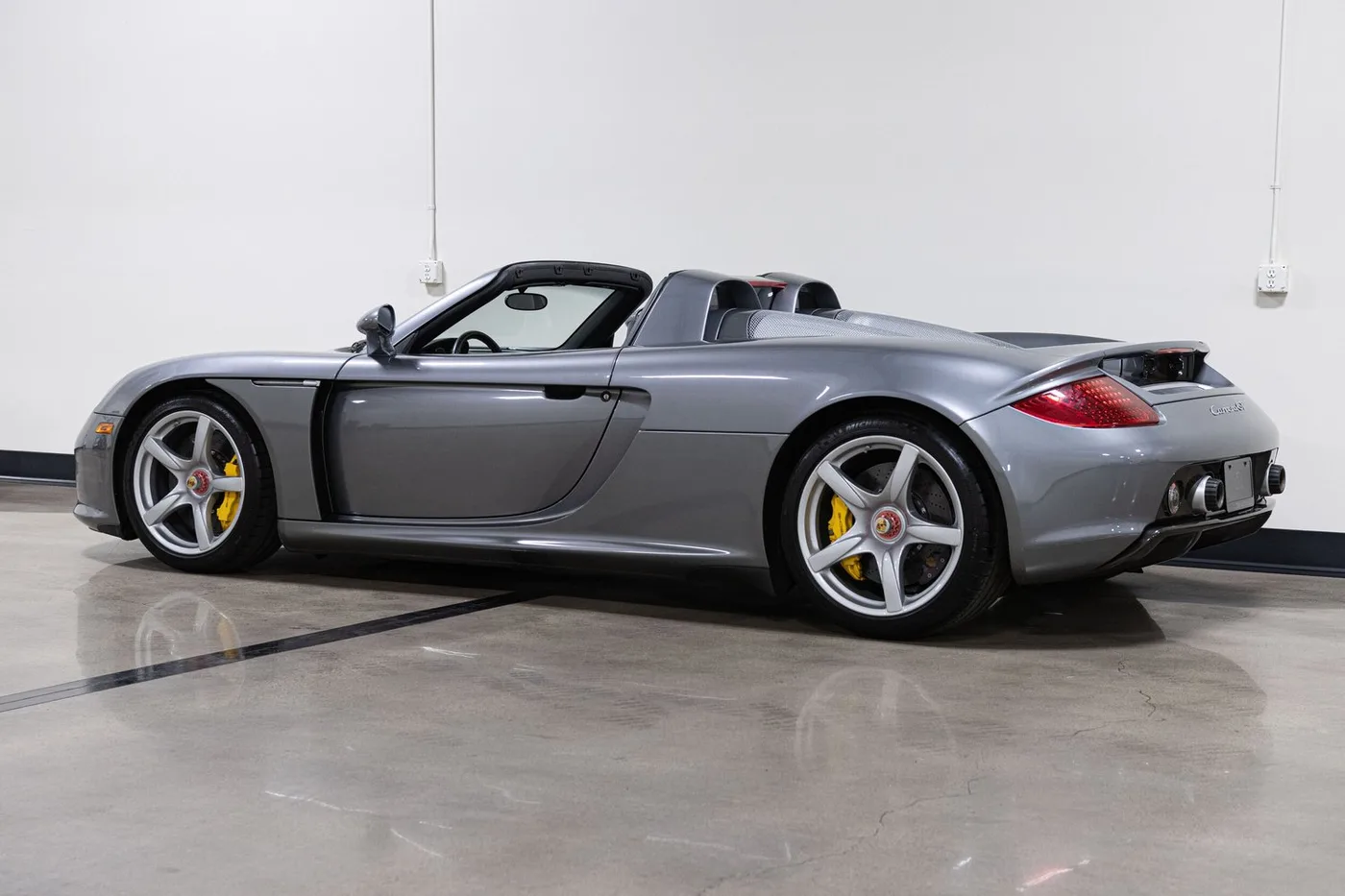 2005 Porsche Carrera GT vendue par un concessionnaire spécialisé à Costa Mesa, États-Unis, photo 7 sur 15