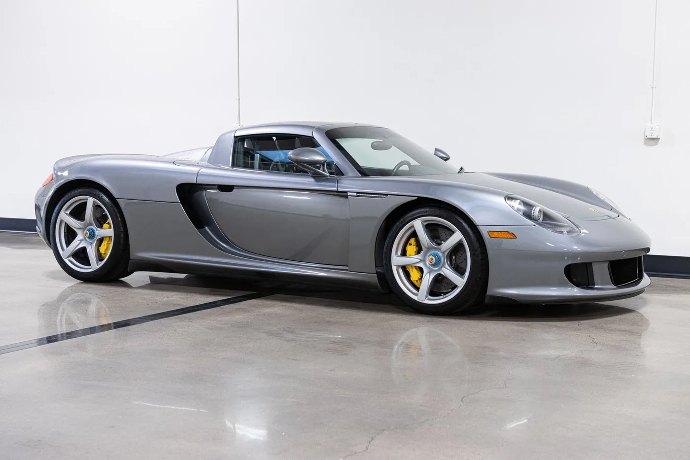 2005 Porsche Carrera GT vendue par un concessionnaire spécialisé à Costa Mesa, États-Unis, photo 8 sur 15