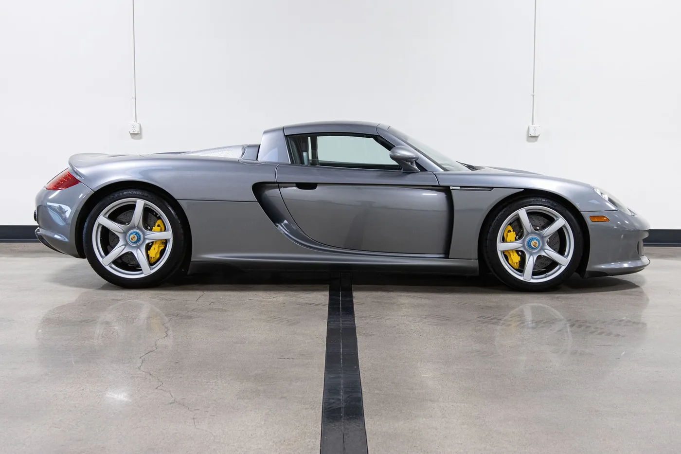 2005 Porsche Carrera GT vendue par un concessionnaire spécialisé à Costa Mesa, États-Unis, photo 9 sur 15